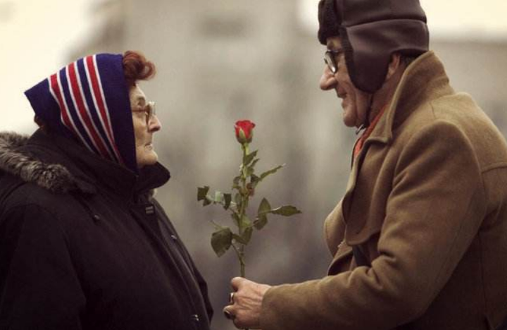 我市相关部门举行就业服务进校园活动