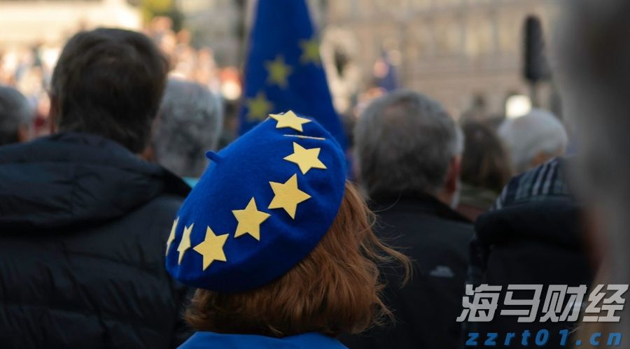 身着统一“战袍”，平均年龄60多岁的佛山太极老友们组团来看开渔节